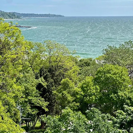 Glarus With Infinity Sea View דירה