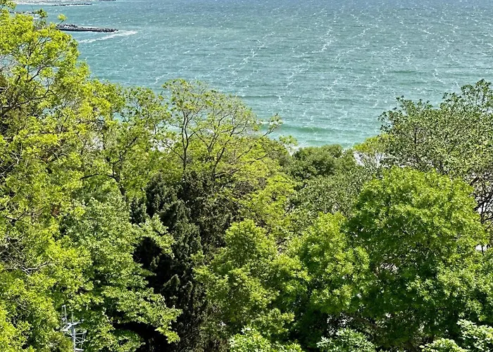 Glarus With Infinity Sea View Апартаменты