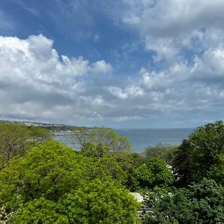 Glarus With Infinity Sea View شقة *