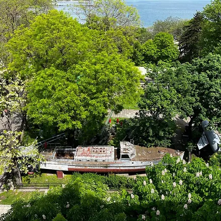 Glarus With Infinity Sea View Apartment