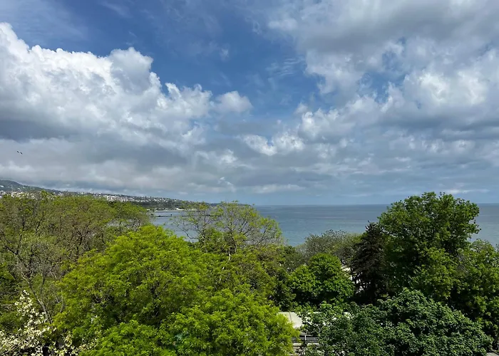 Glarus With Infinity Sea View Apartment *