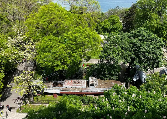 Glarus With Infinity Sea View Apartment